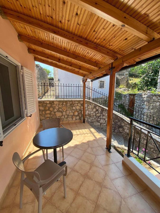 Gkoros House Old Town Villa Himare Bagian luar foto