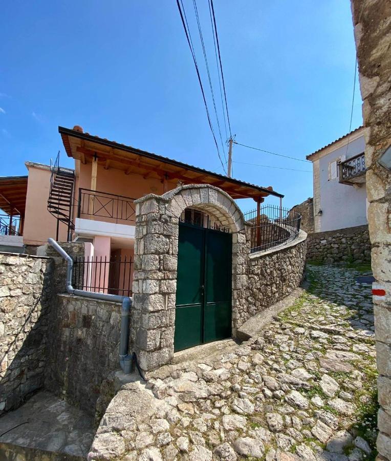 Gkoros House Old Town Villa Himare Bagian luar foto