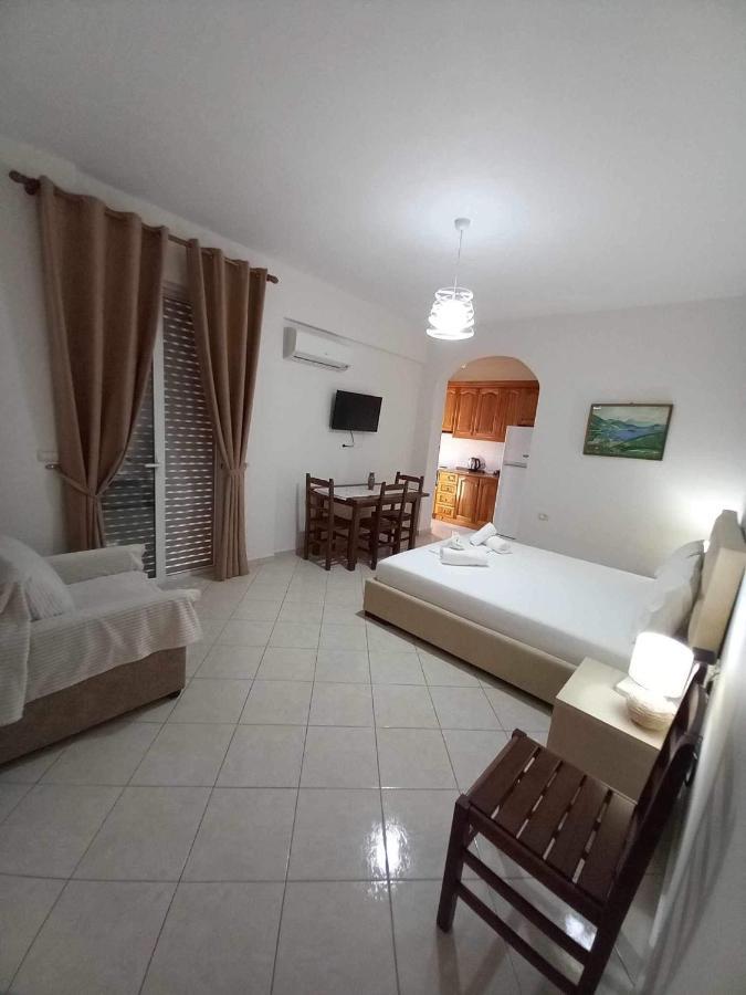 Gkoros House Old Town Villa Himare Bagian luar foto