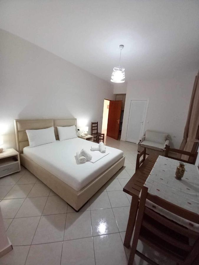 Gkoros House Old Town Villa Himare Bagian luar foto