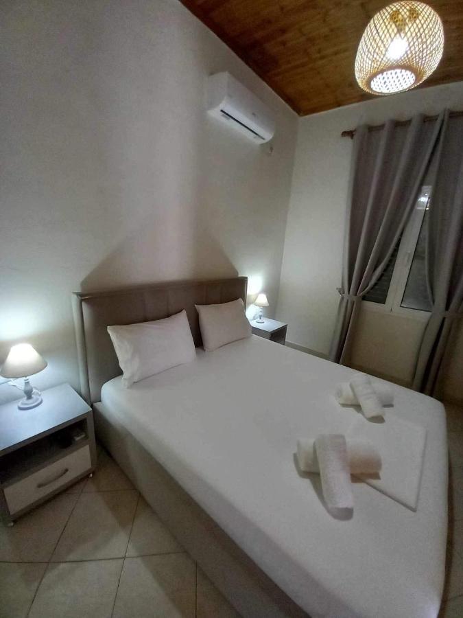 Gkoros House Old Town Villa Himare Bagian luar foto