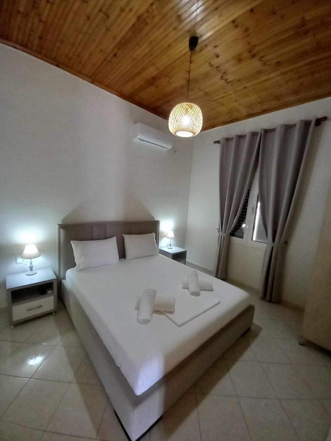 Gkoros House Old Town Villa Himare Bagian luar foto