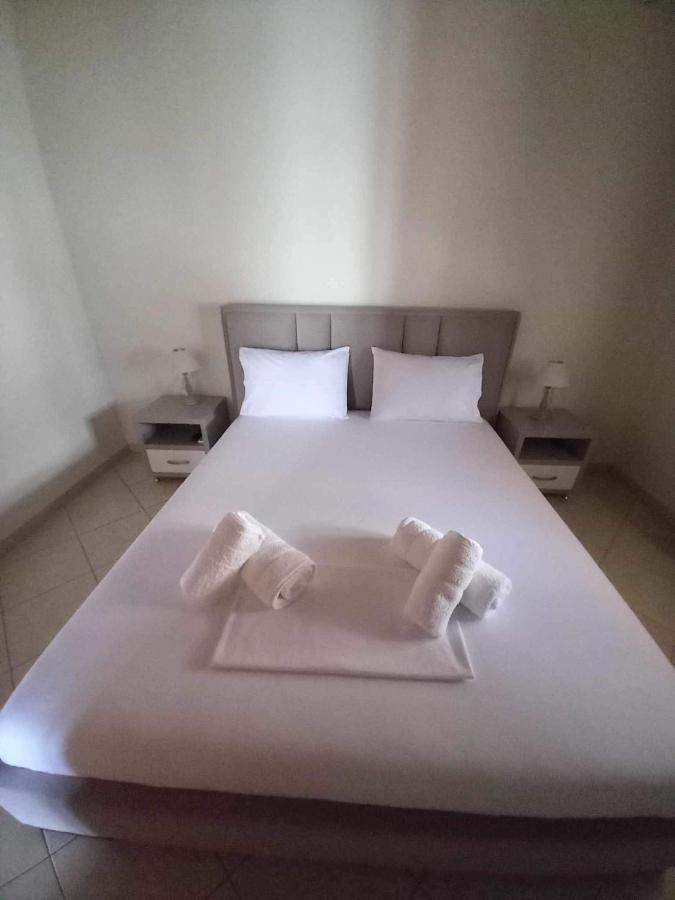 Gkoros House Old Town Villa Himare Bagian luar foto
