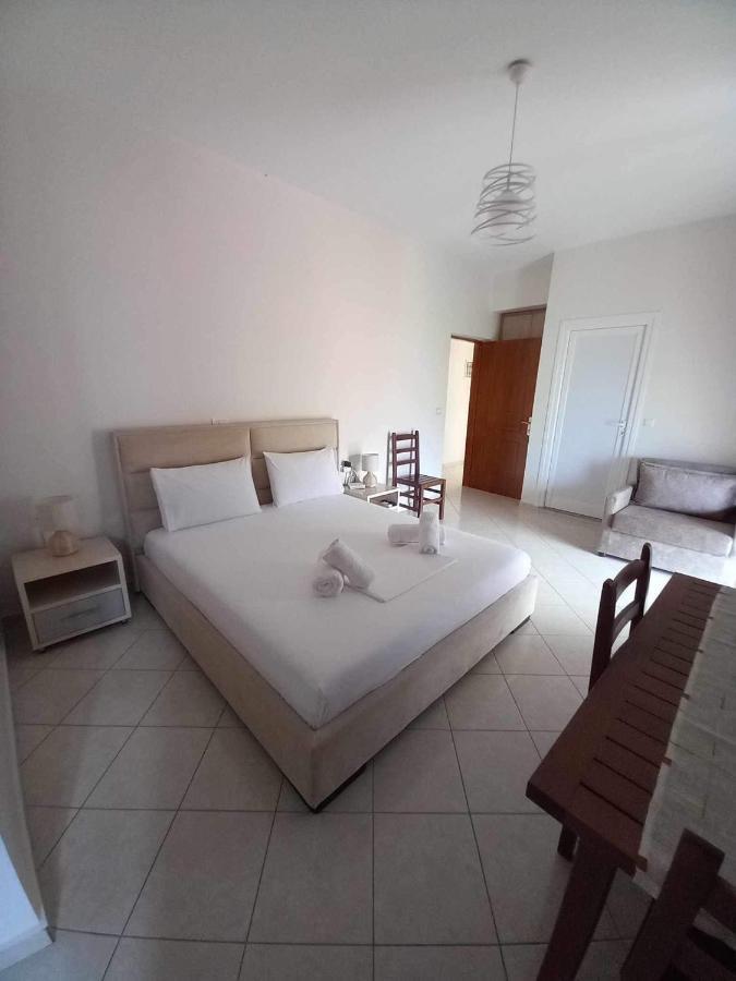 Gkoros House Old Town Villa Himare Bagian luar foto