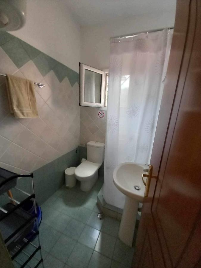 Gkoros House Old Town Villa Himare Bagian luar foto