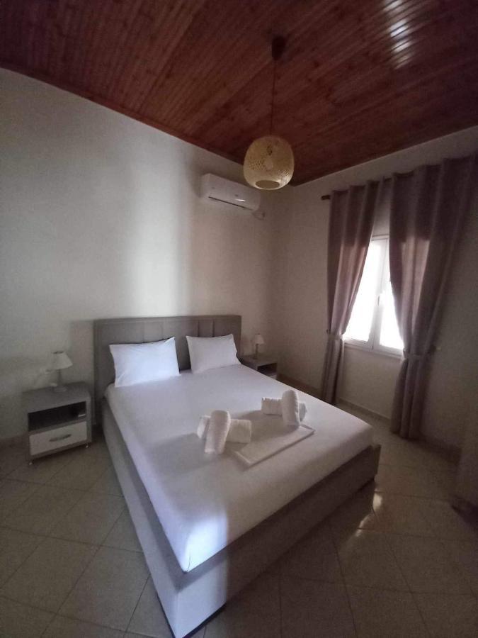 Gkoros House Old Town Villa Himare Bagian luar foto