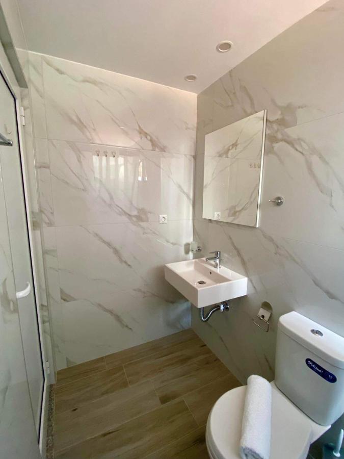 Gkoros House Old Town Villa Himare Bagian luar foto