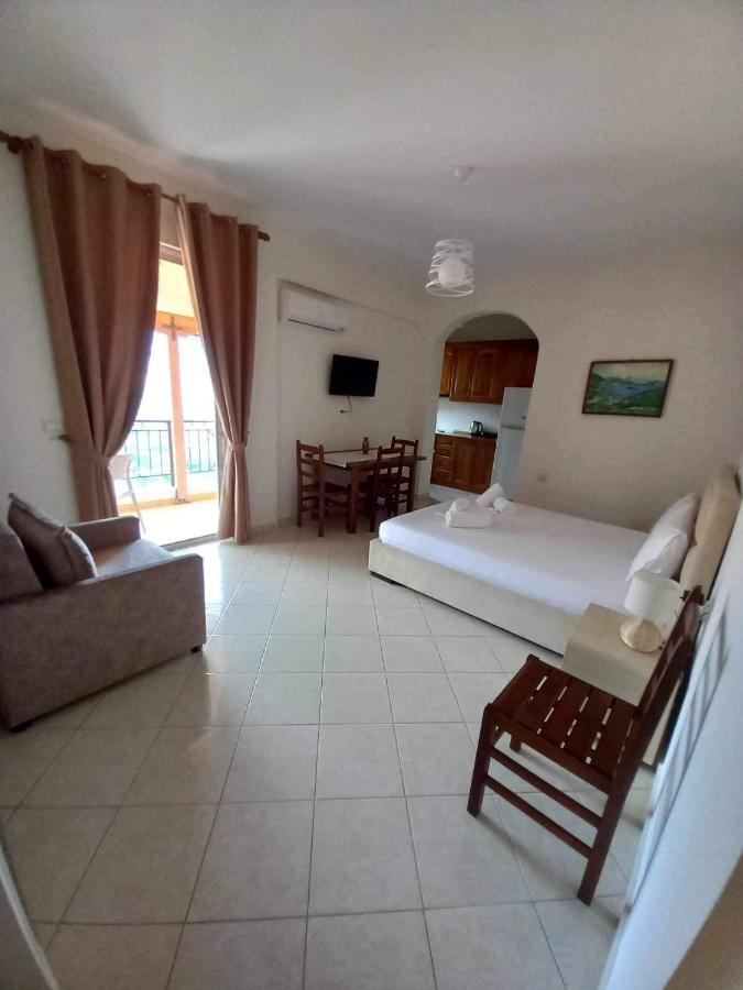 Gkoros House Old Town Villa Himare Bagian luar foto