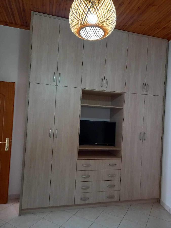 Gkoros House Old Town Villa Himare Bagian luar foto
