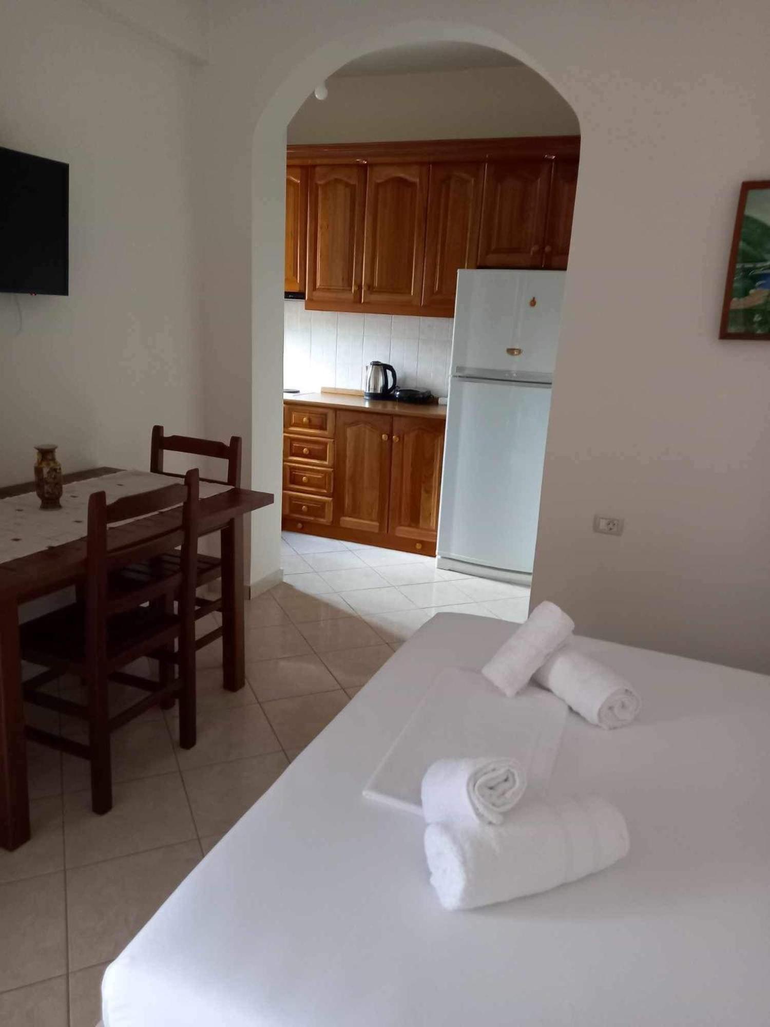 Gkoros House Old Town Villa Himare Bagian luar foto