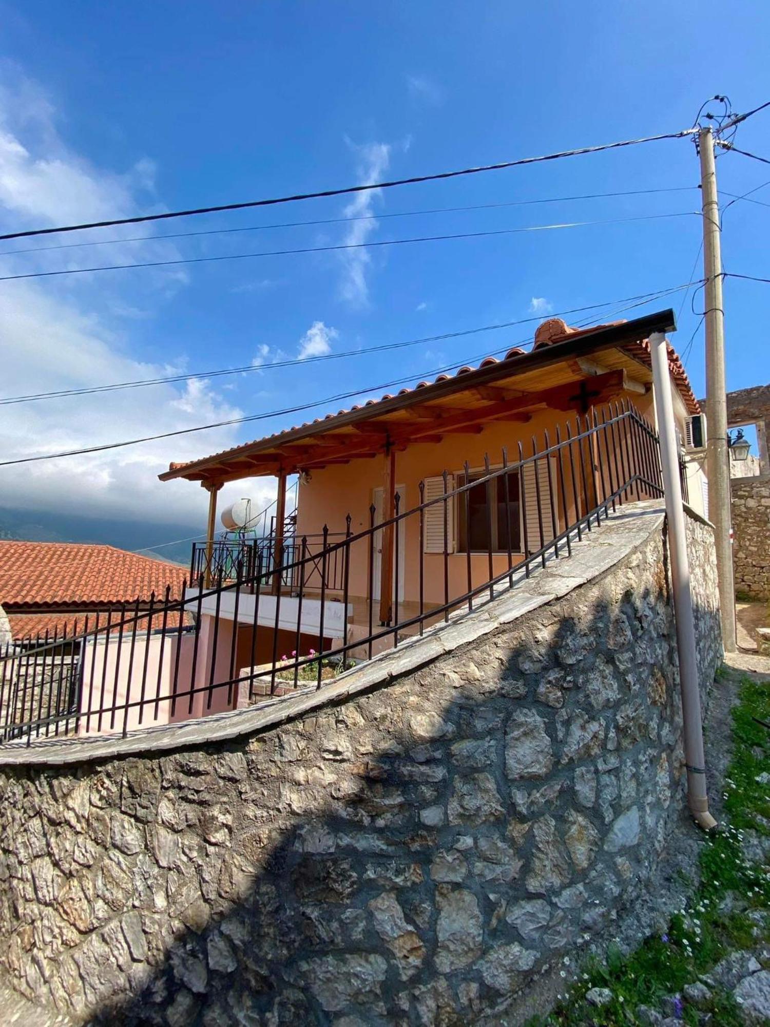 Gkoros House Old Town Villa Himare Bagian luar foto