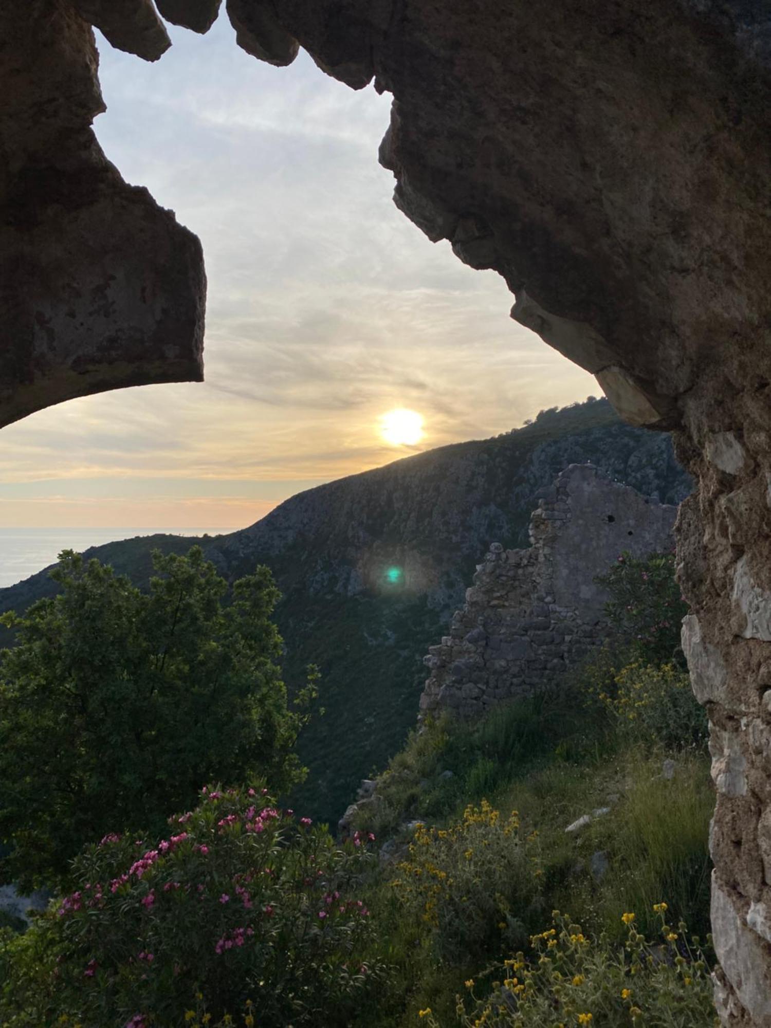 Gkoros House Old Town Villa Himare Bagian luar foto