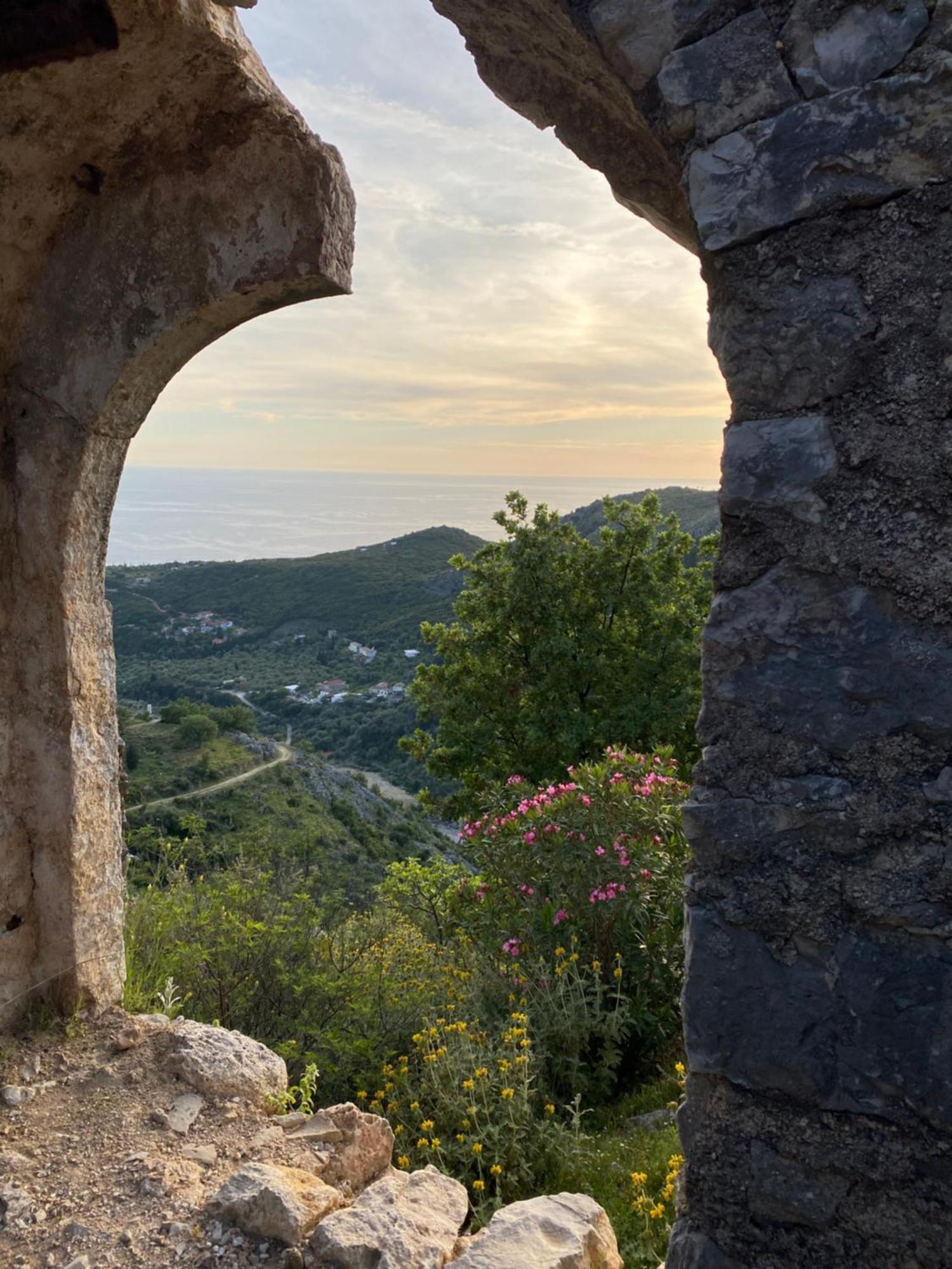 Gkoros House Old Town Villa Himare Bagian luar foto