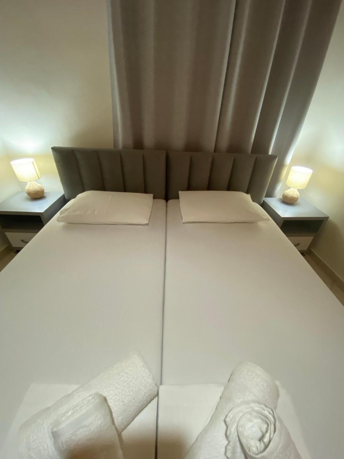 Gkoros House Old Town Villa Himare Bagian luar foto