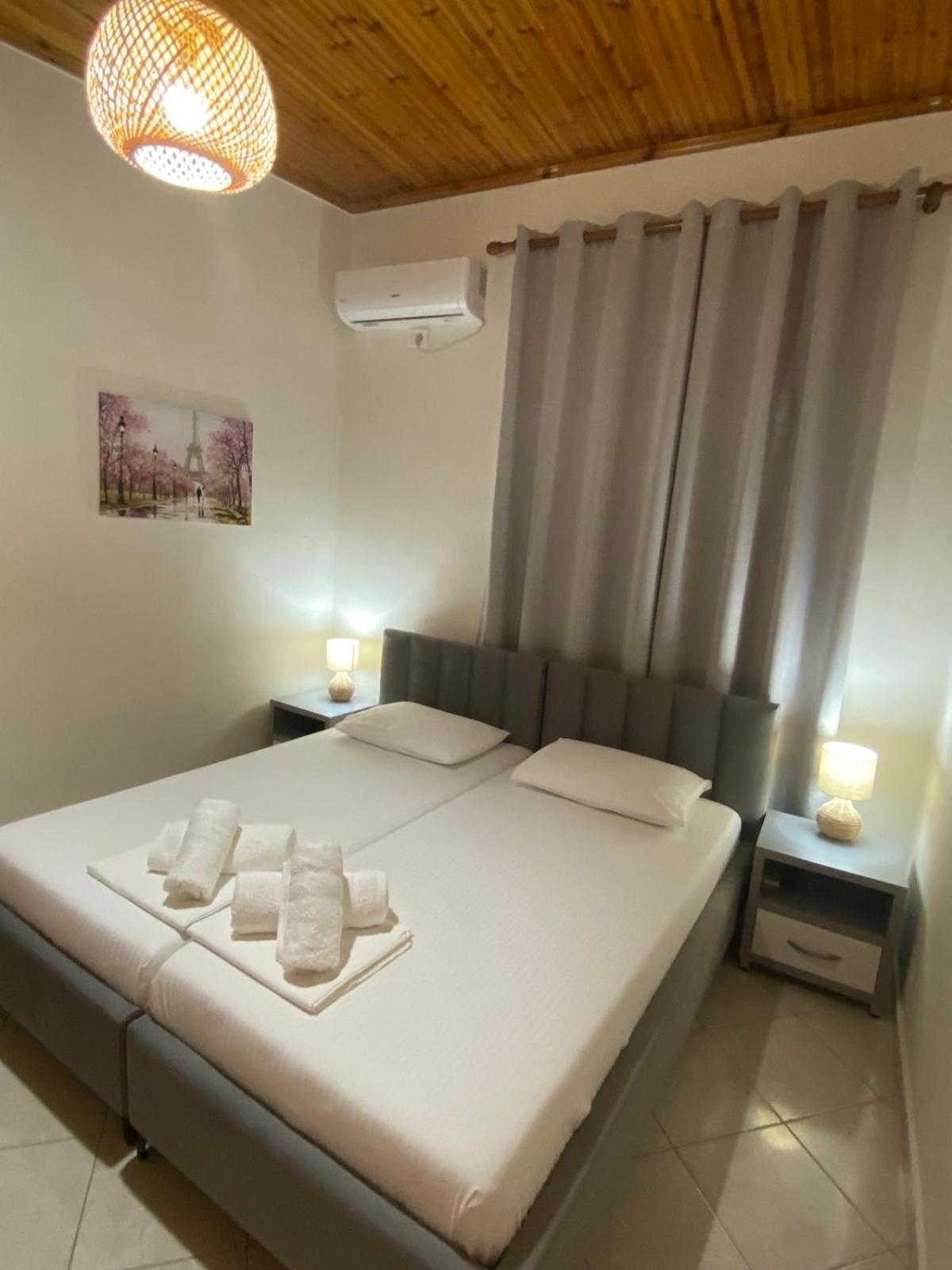 Gkoros House Old Town Villa Himare Bagian luar foto