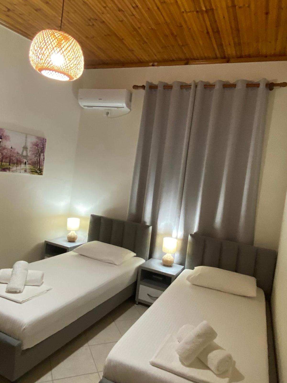 Gkoros House Old Town Villa Himare Bagian luar foto
